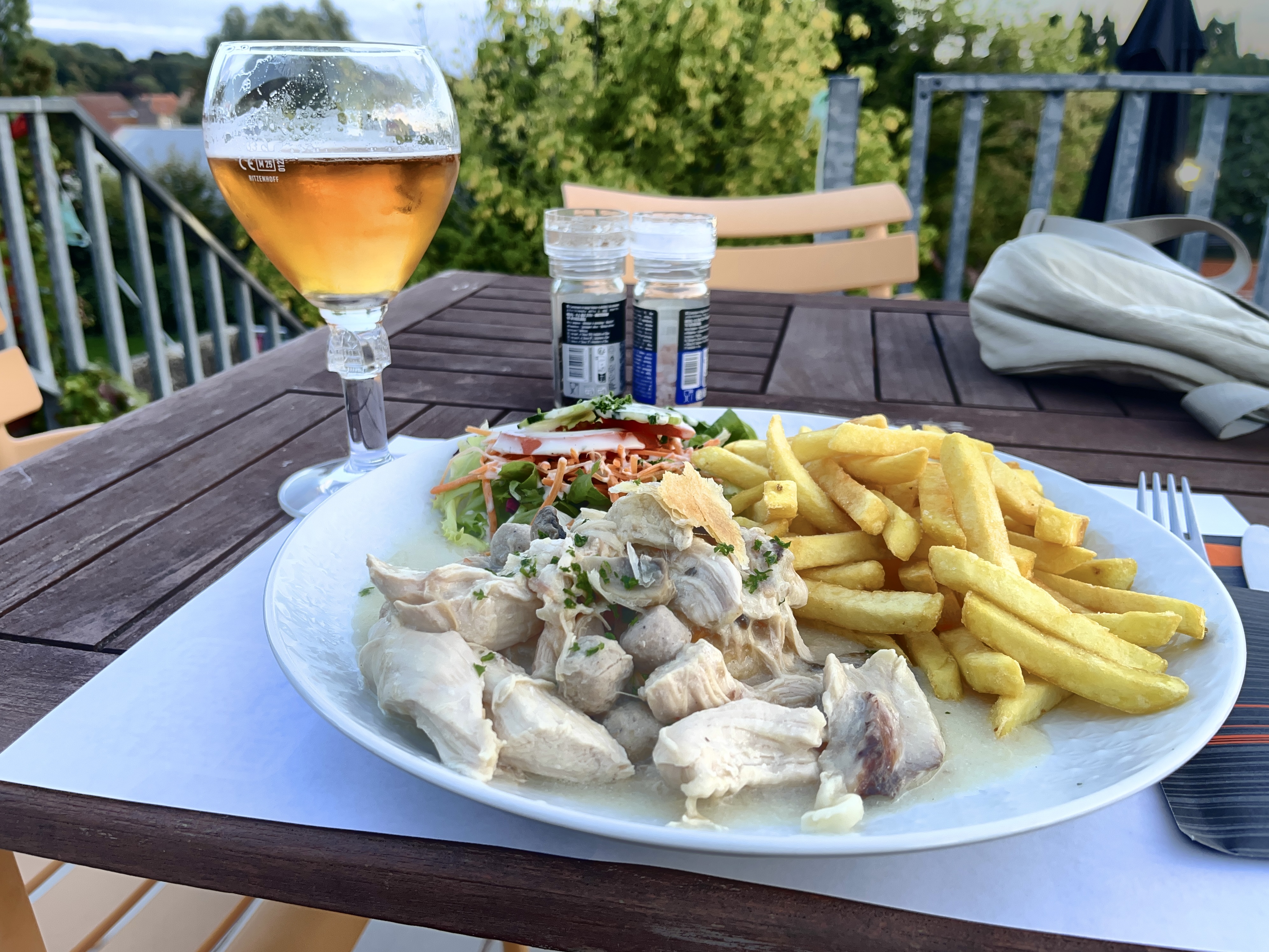 Vol-au-vent and Leffe Blonde at Brasserie du Primrose